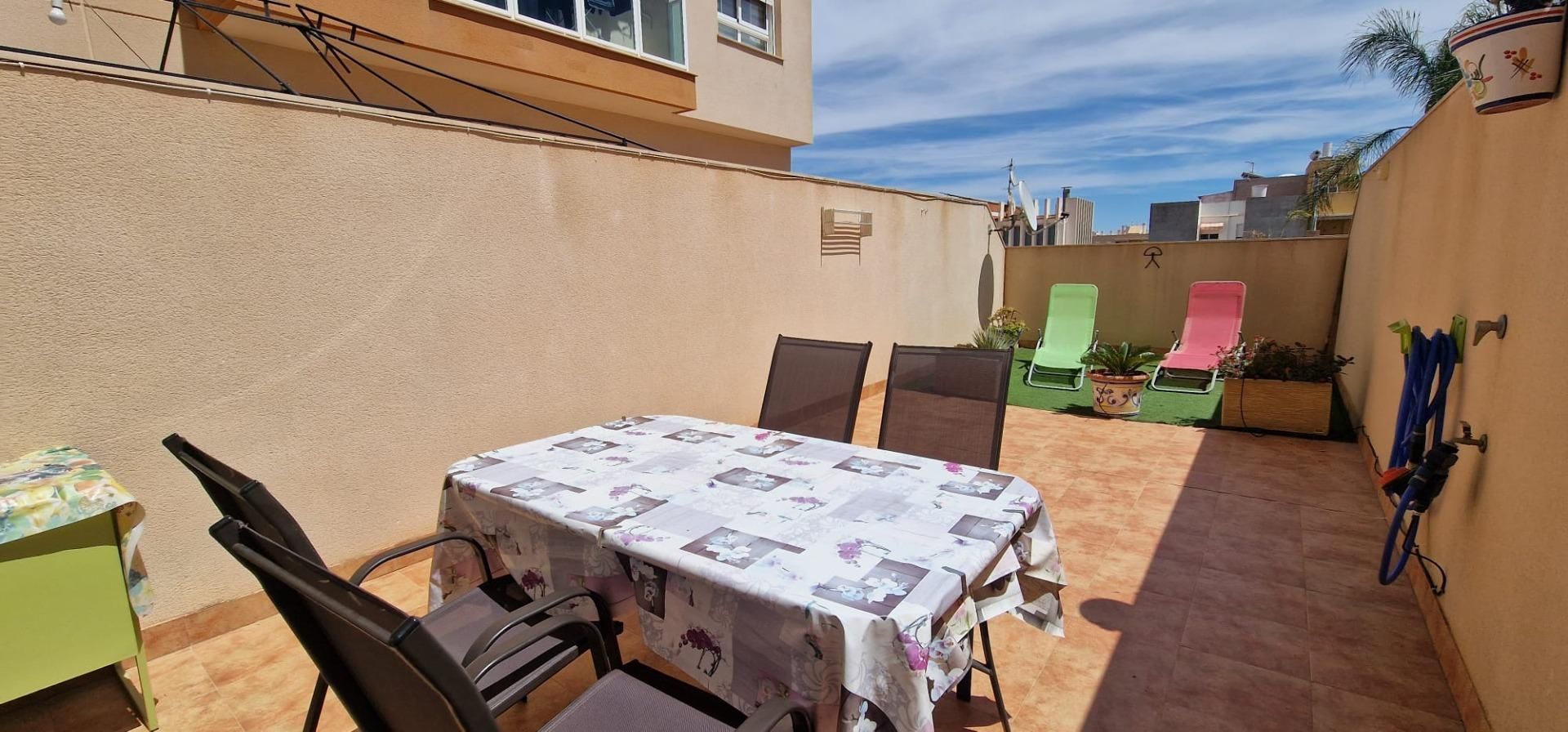 Terrassa de Pis de lloguer en Águilas amb Aire condicionat, Jardí privat i Moblat