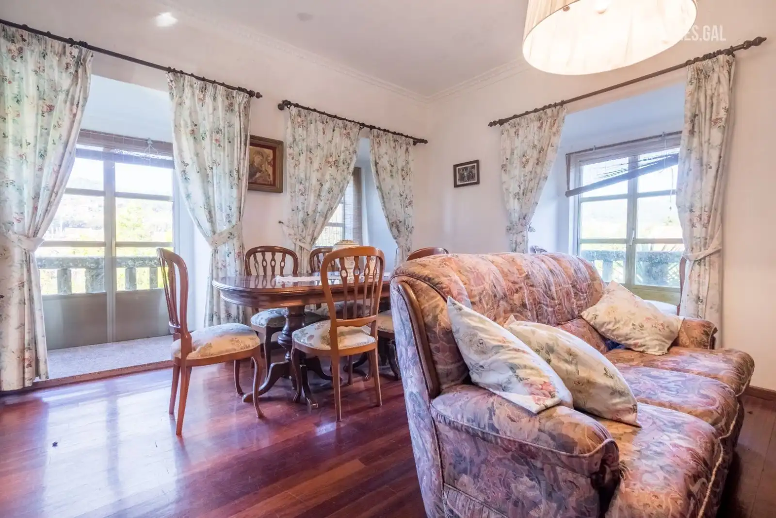 Comedor de Edificio en venta en Cangas 