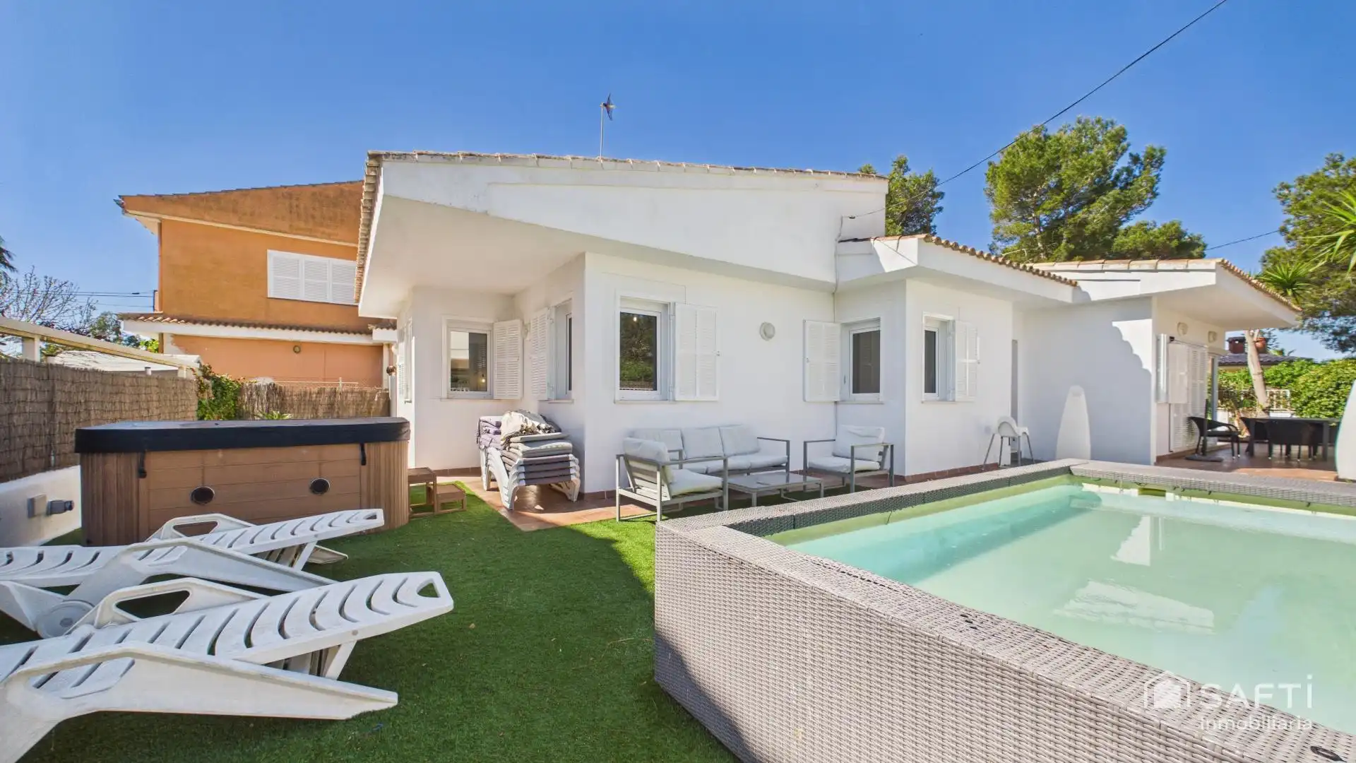 Vista exterior de Casa o xalet en venda en Santa Margalida amb Aire condicionat, Terrassa i Piscina