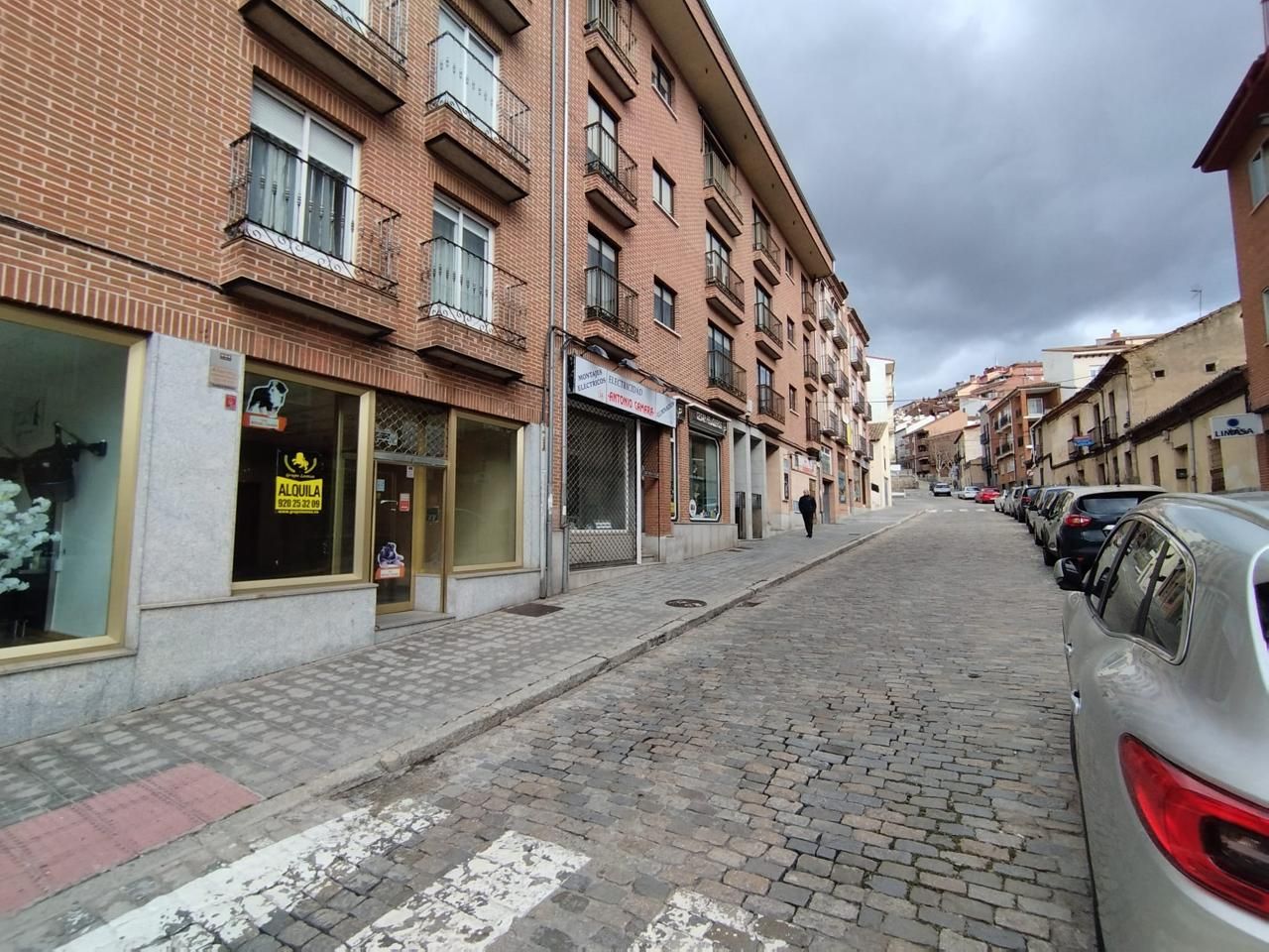 Vista exterior de Local de lloguer en Ávila Capital