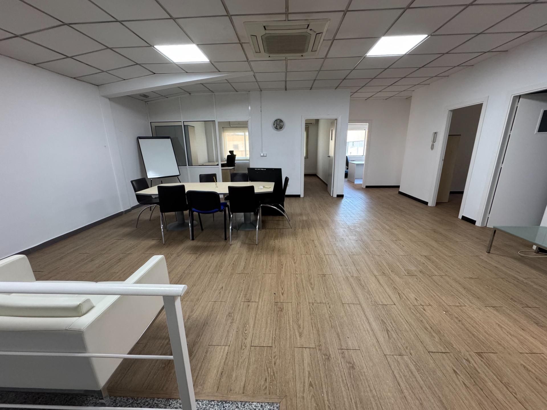 Office to rent in Calle LOJA, Peligros