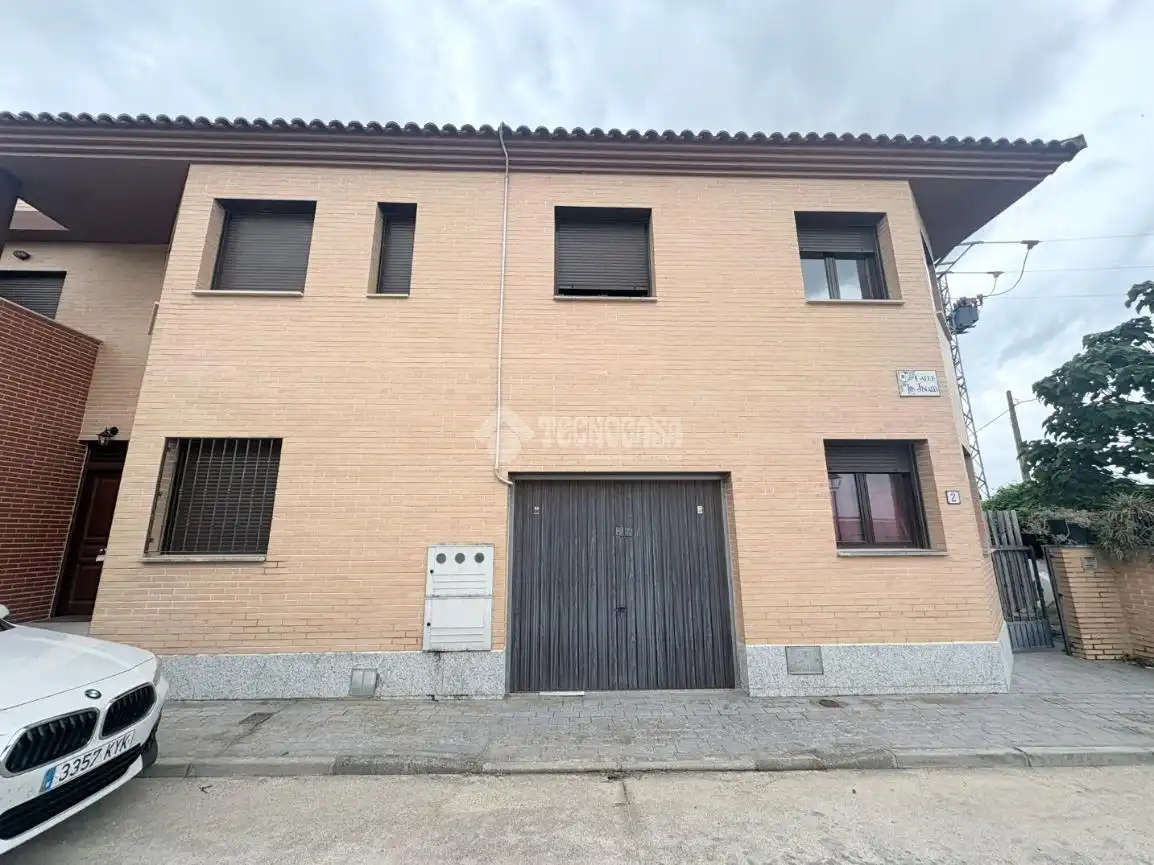 Vista exterior de Casa adosada en venta en Velada con Aire acondicionado, Calefacción y Jardín privado