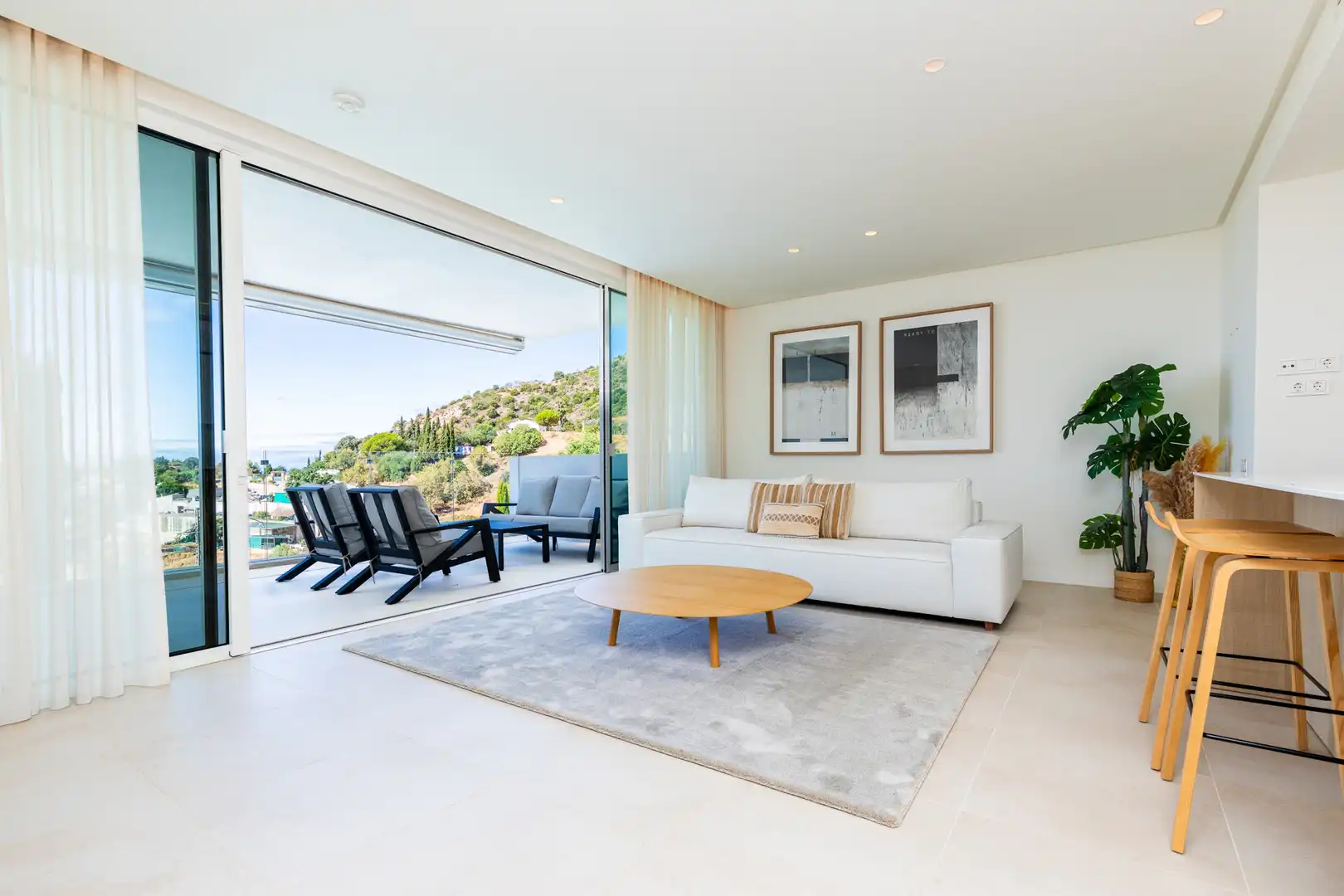 Sala de estar de Planta baja en venta en Ojén con Aire acondicionado, Terraza y Piscina