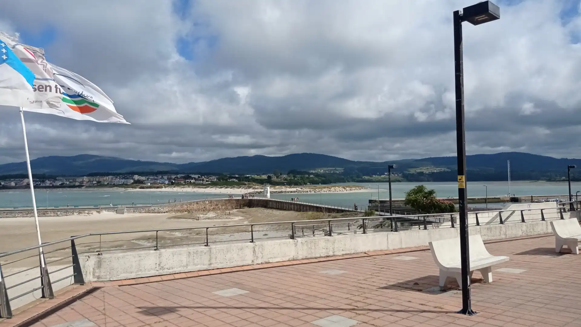 Vista exterior de Pis en venda en Foz amb Calefacció, Moblat i Balcó