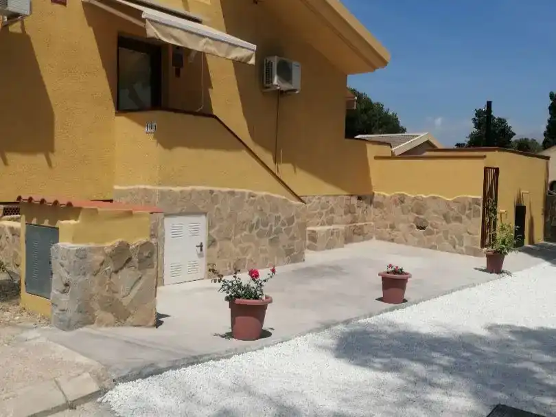 Vista exterior de Casa o xalet en venda en La Nucia amb Aire condicionat, Parquet i Piscina