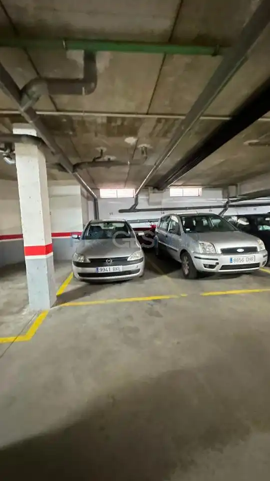 Parking de Piso en venta en San Andrés del Rabanedo con Calefacción, Terraza y Trastero