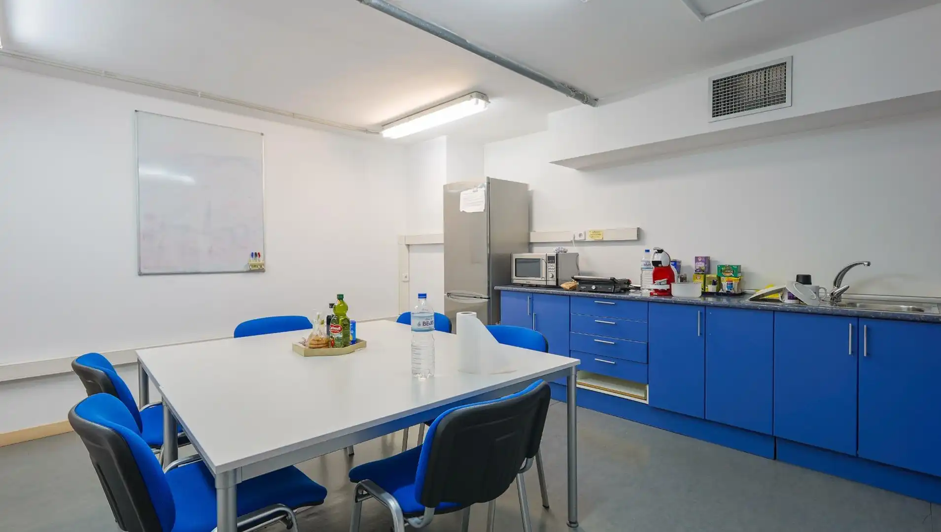 Kitchen of Office for rent in Alicante / Alacant