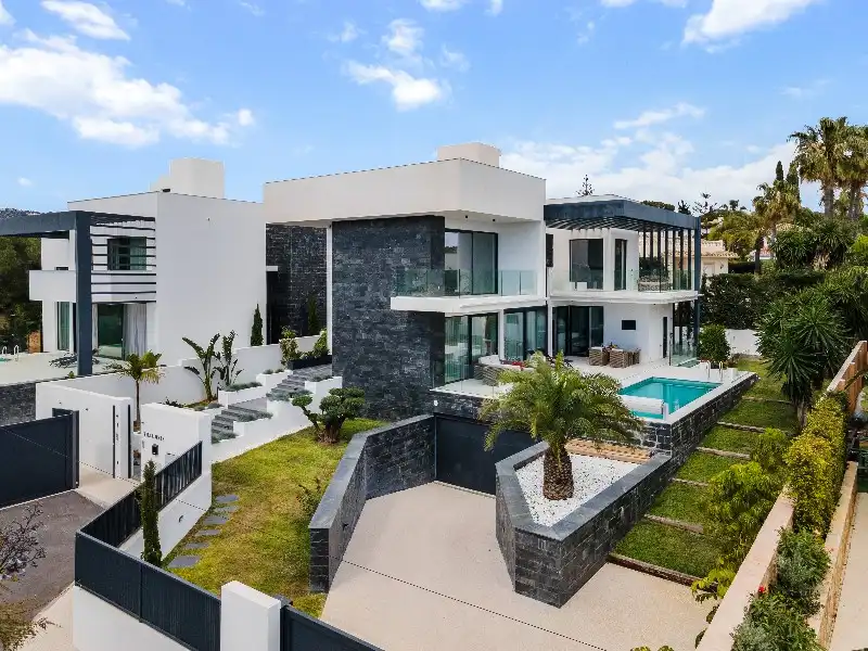 Chalet con piscina en venta en Elviria - Cabopino, imagen 2