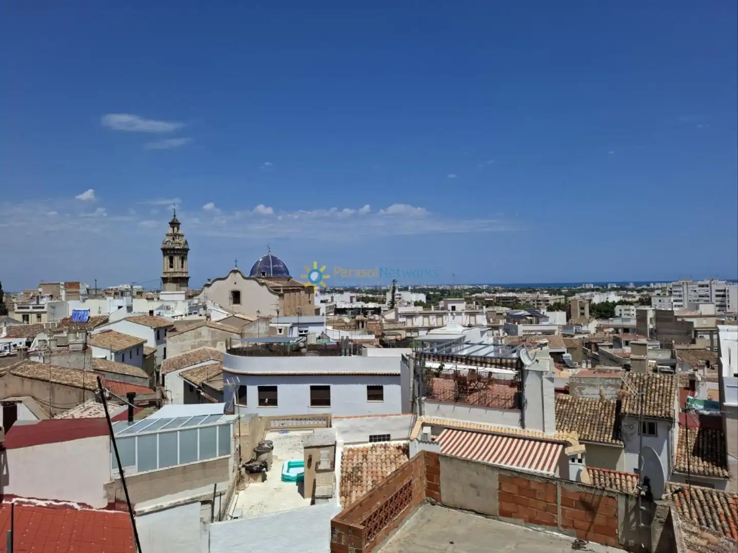 Vista exterior de Casa adosada en venda en Oliva amb Aire condicionat i Terrassa