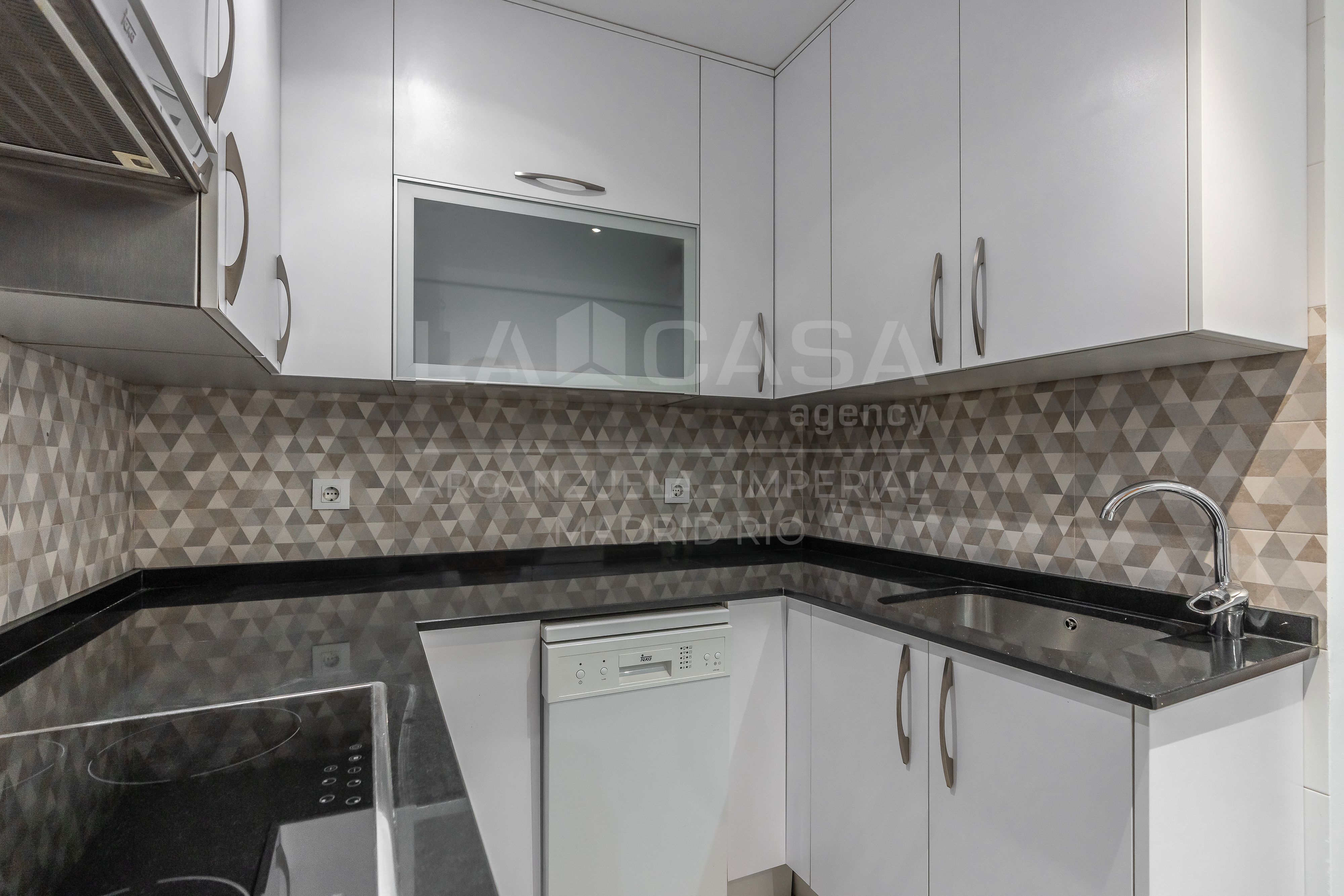 Kitchen of Flat for sale in  Madrid Capital  with Heating and Terrace