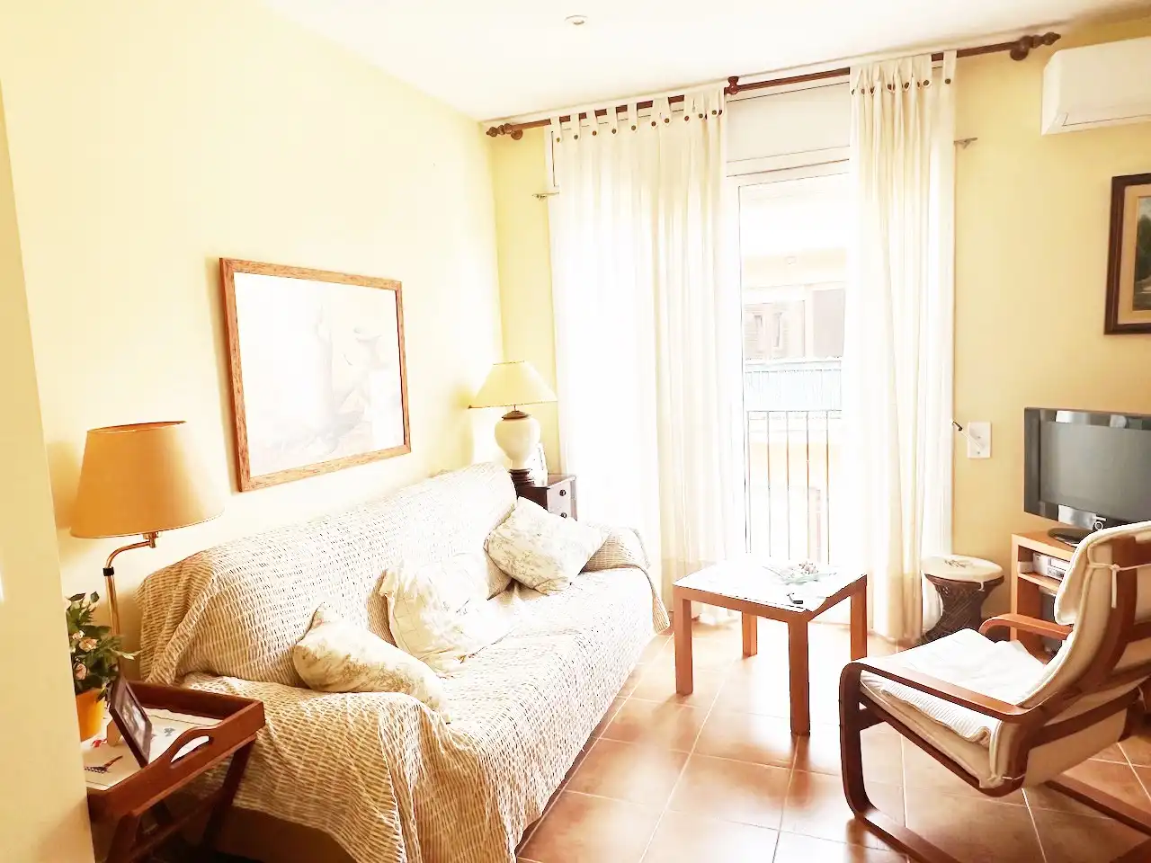 Sala de estar de Piso en venta en Palamós con Aire acondicionado, Amueblado y Balcón