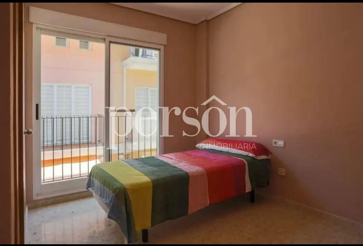 Schlafzimmer von Einfamilien-Reihenhaus zum Verkauf in Moncada mit Klimaanlage, Privatgarten und Terrasse