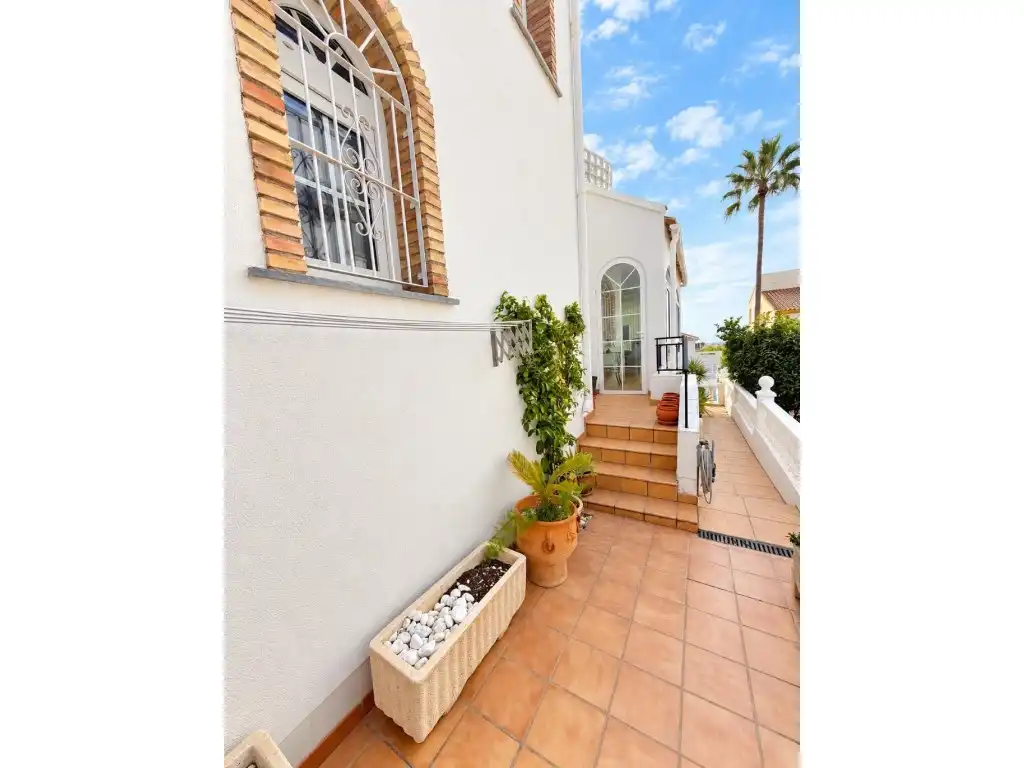 Casa con terraza en venta en calle canal de la mancha, imagen 4