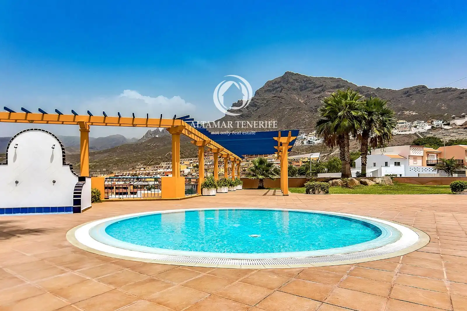 Vista exterior de Apartament de lloguer en Adeje amb Terrassa, Traster i Piscina
