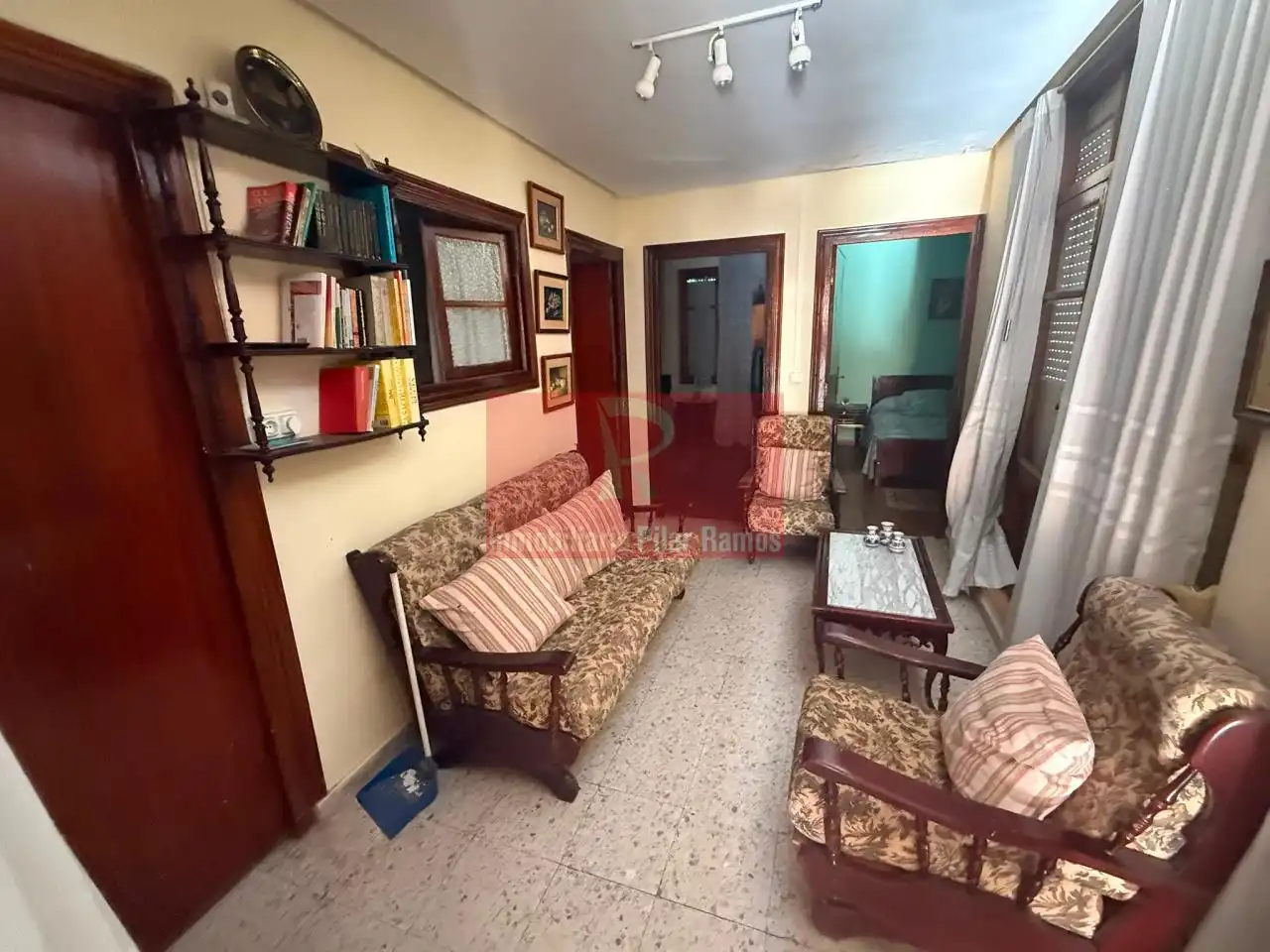 Sala d'estar de Casa o xalet en venda en Santa Marina del Rey amb Calefacció, Jardí privat i Moblat