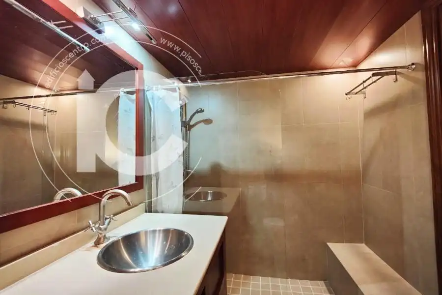 Baño de Casa o chalet de alquiler en Huétor Vega con Aire acondicionado y Jardín privado