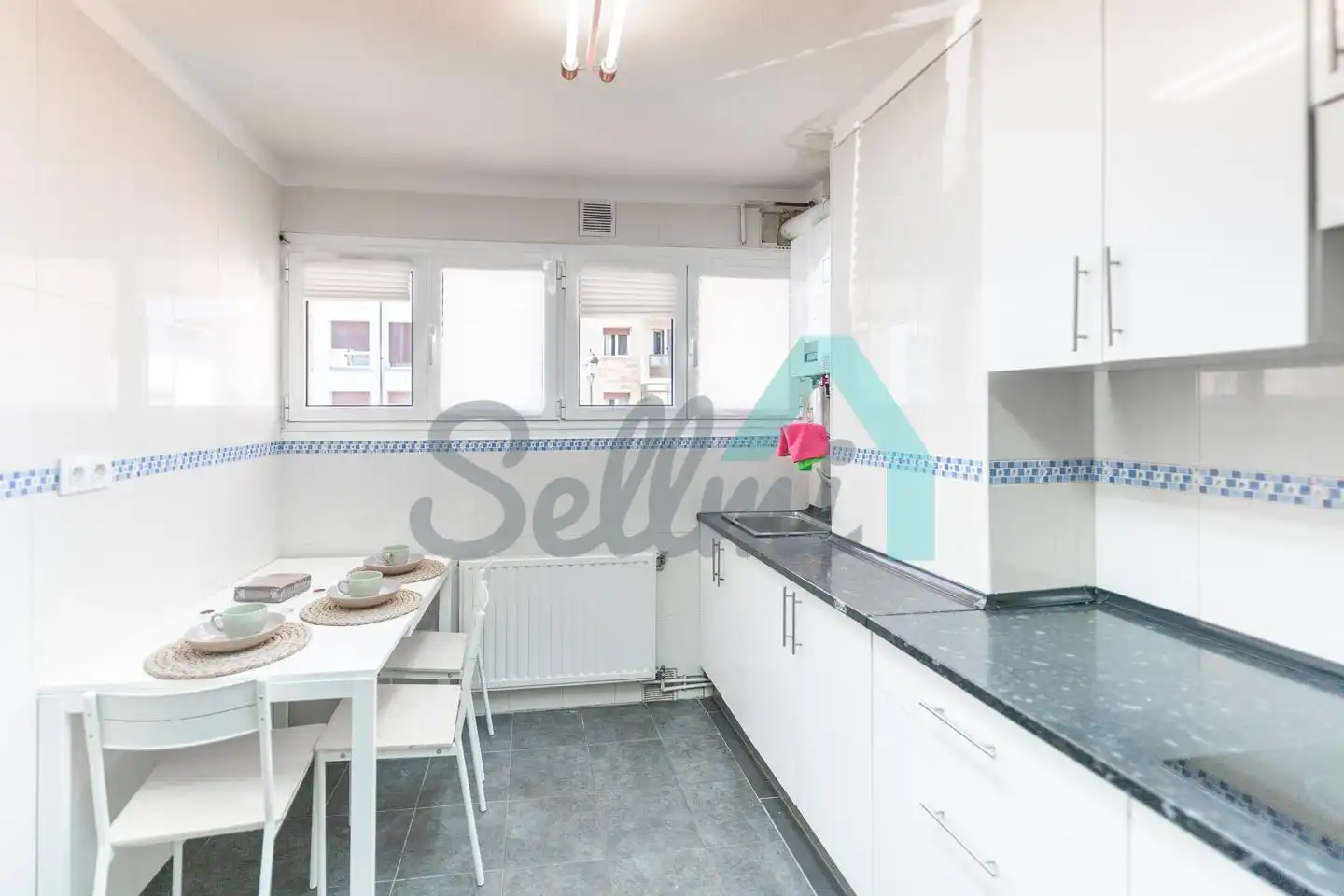 Cocina de Planta baja para compartir en Oviedo  con Calefacción, Amueblado y Internet