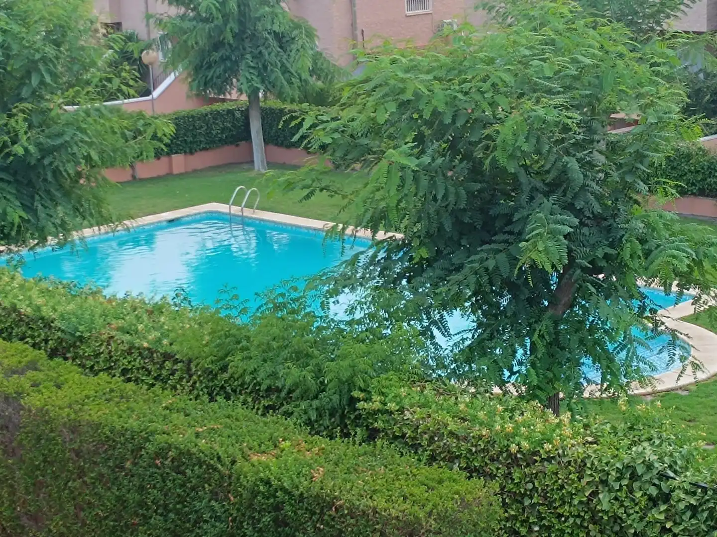 Piscina de Casa adosada en venta en Petrer con Jardín privado, Terraza y Balcón