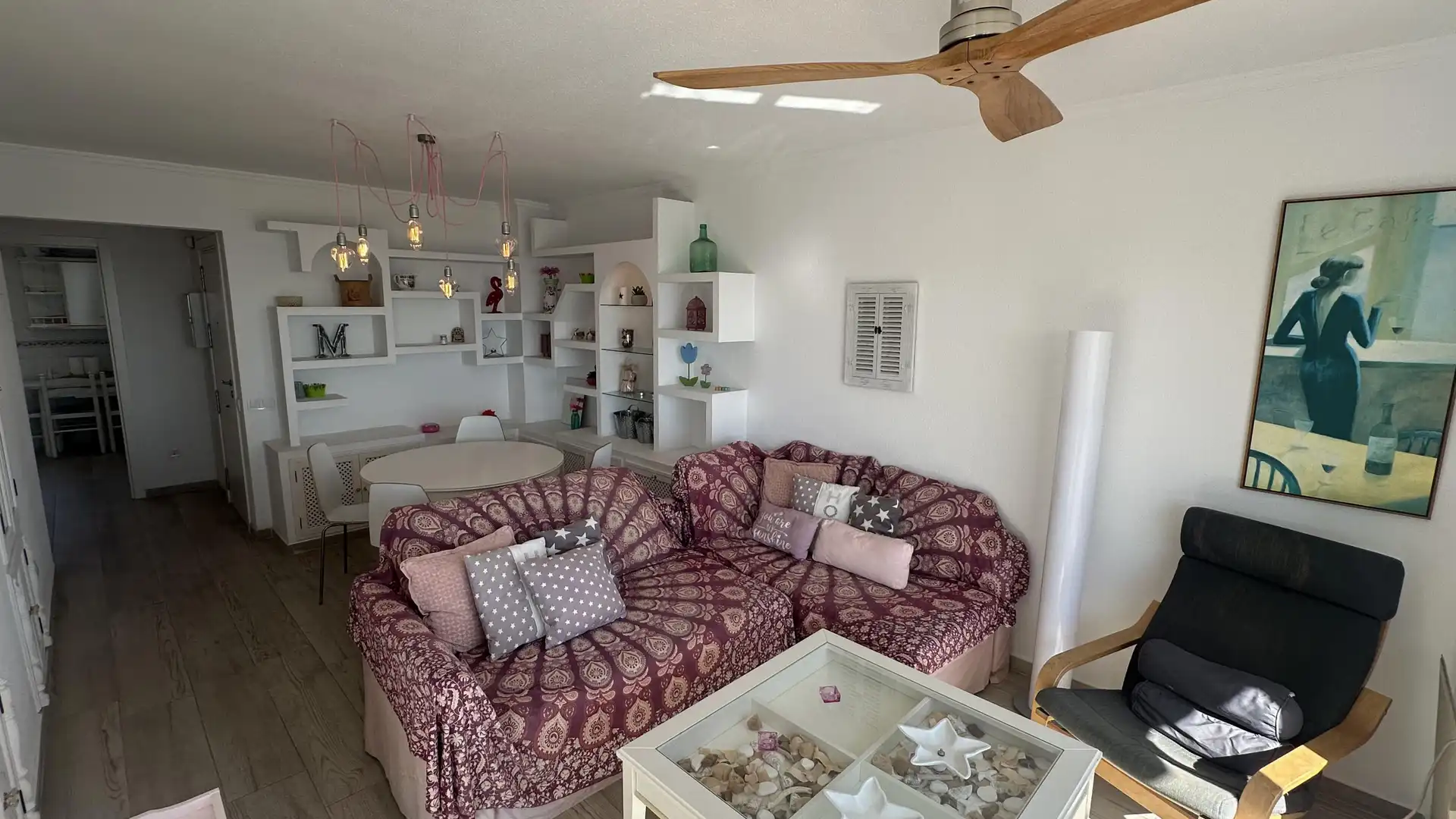Sala d'estar de Apartament de lloguer en Fuengirola amb Jardí privat i Piscina comunitària