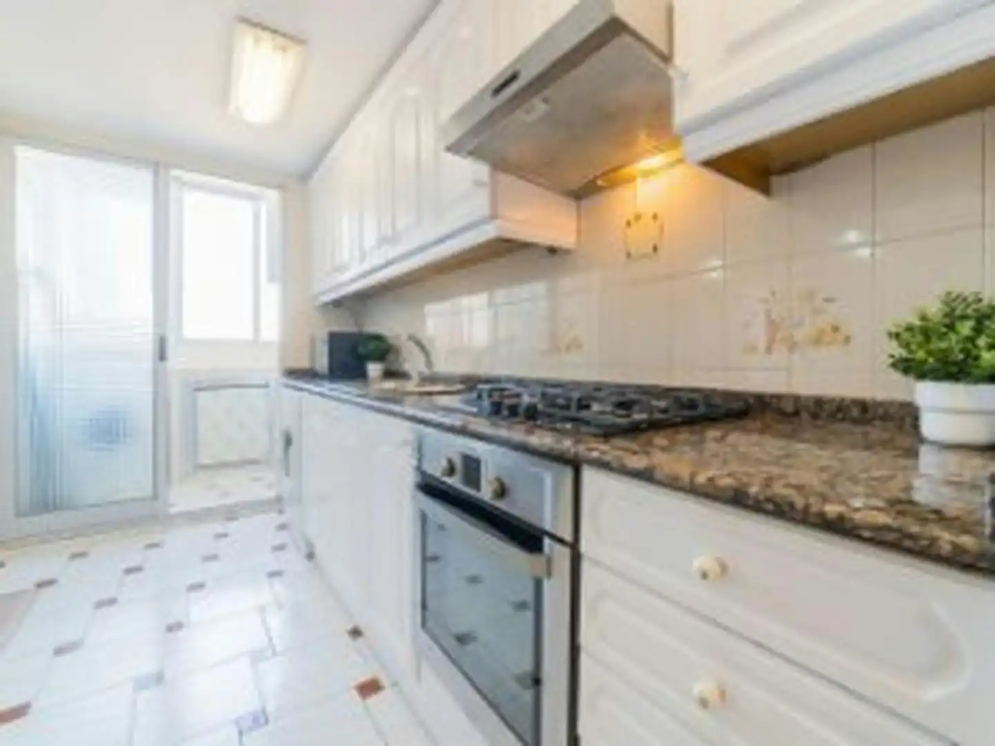 Kitchen of Flat for share in Valencia  with Furnished, Washing machine and TV