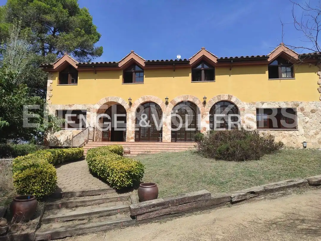 Vista exterior de Casa o chalet en venta en Montcada i Reixac con Calefacción, Jardín privado y Terraza