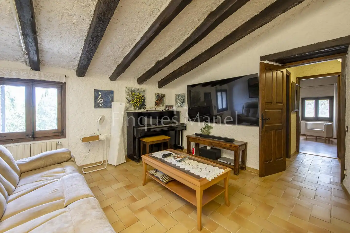 Sala d'estar de Finca rústica en venda en La Cellera de Ter amb Calefacció, Jardí privat i Terrassa