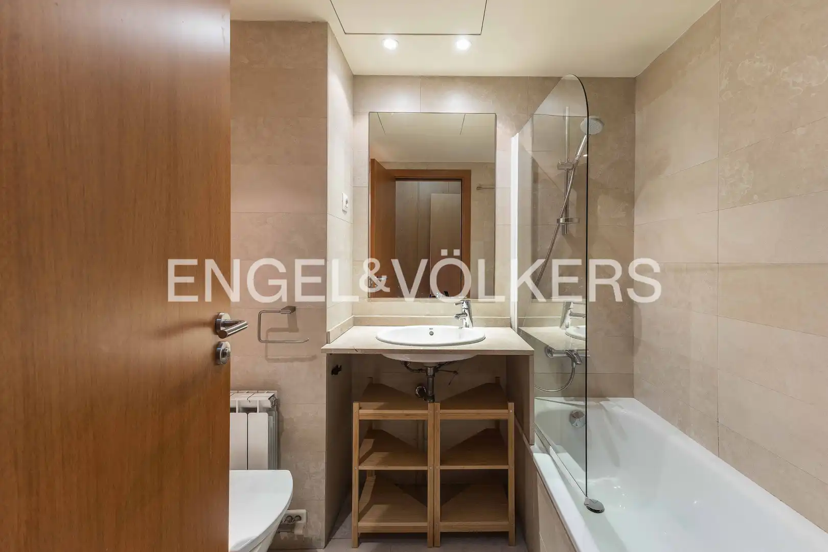 Baño de Piso de alquiler en Barcelona con Aire acondicionado, Calefacción y Parquet