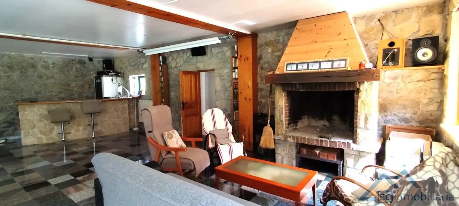 Sala de estar de Casa o chalet en venta en Ribamontán al Monte con Calefacción y Piscina