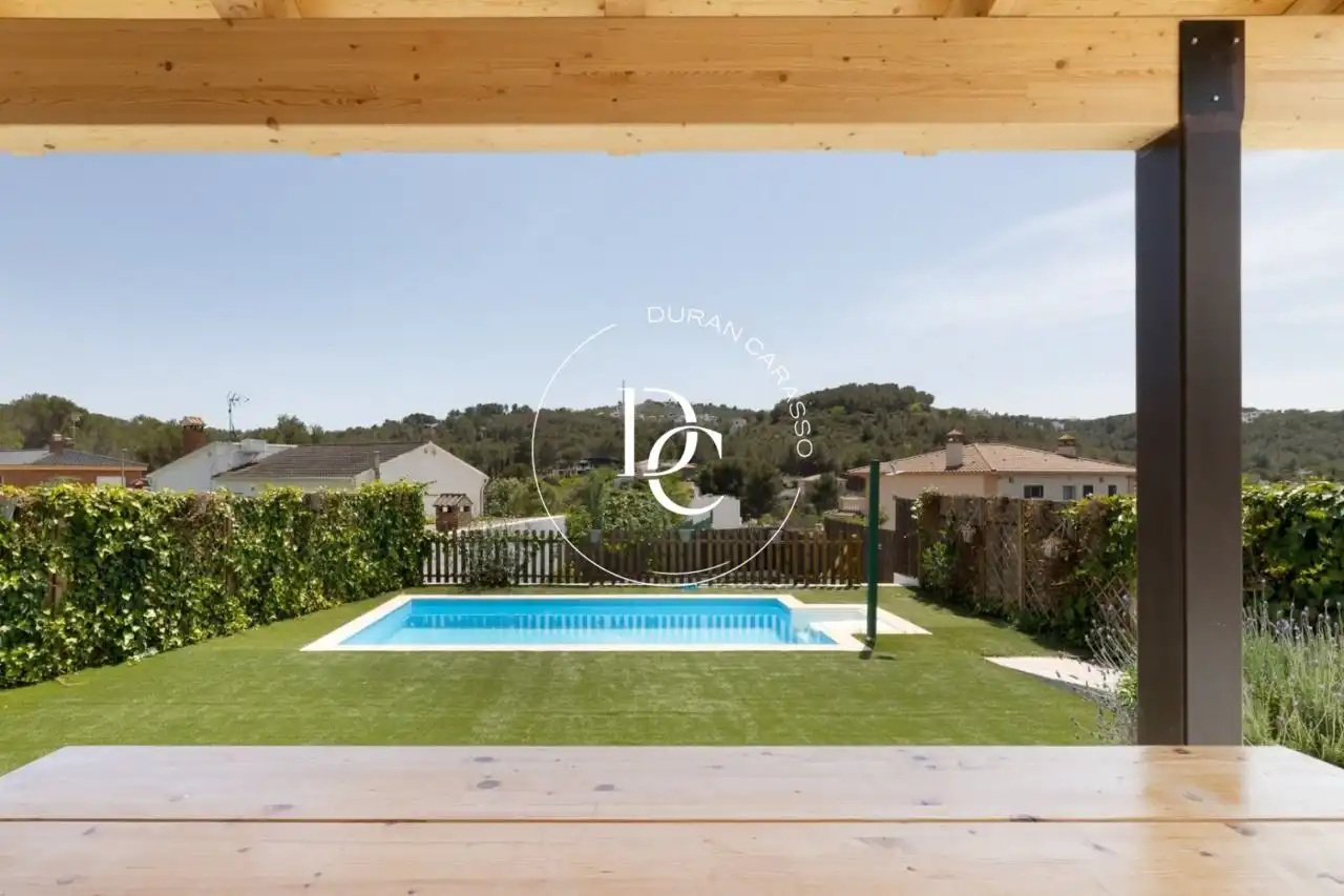 Swimming pool of Houses for sale in Sant Pere de Ribes  with Air Conditioner, Heating and Private garden