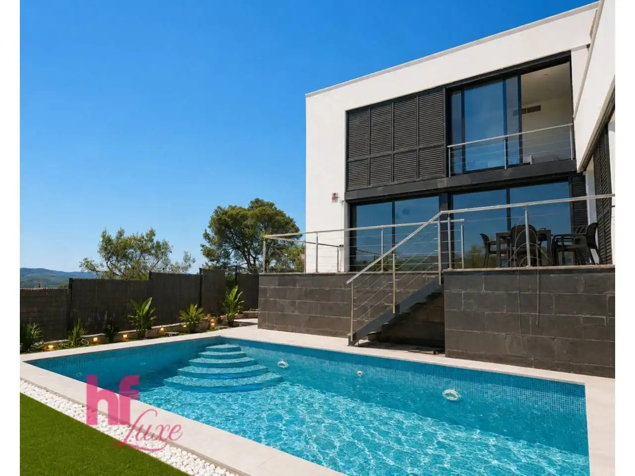 Detached house with pool for sale in Calle Mirador