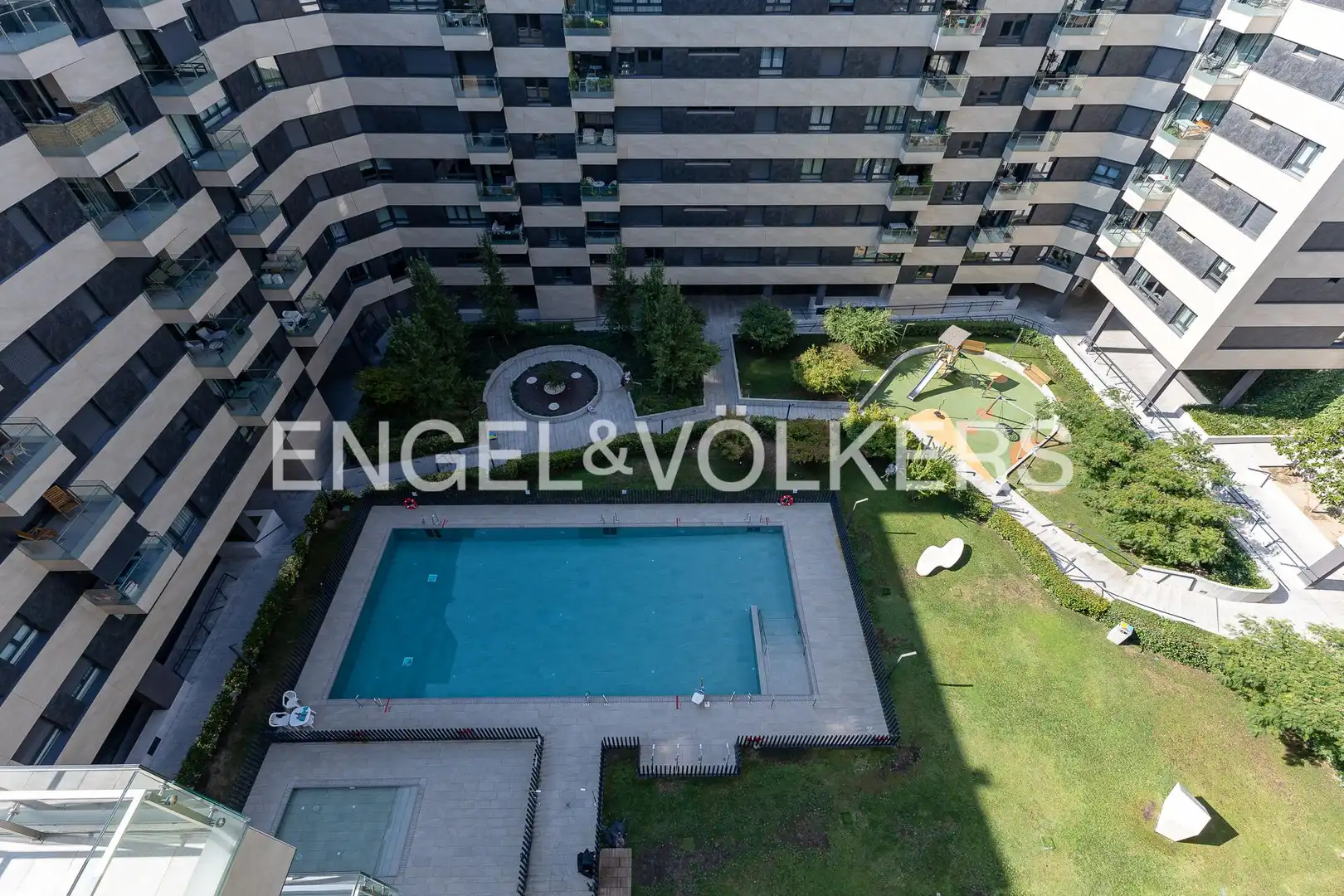 Piscina de Àtic de lloguer en Madrid amb Aire condicionat, Calefacció i Jardí privat
