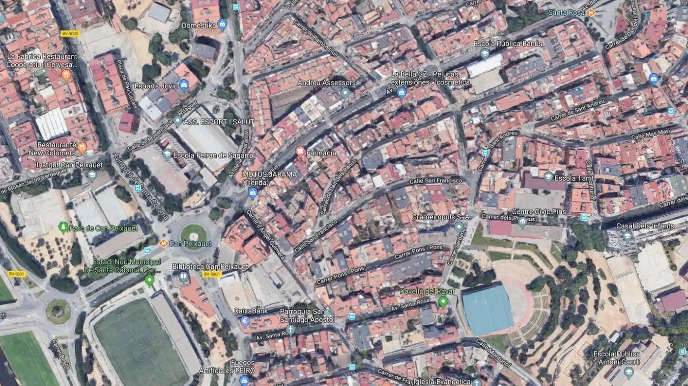 Vista exterior de Local en venda en Santa Coloma de Gramenet amb Alarma