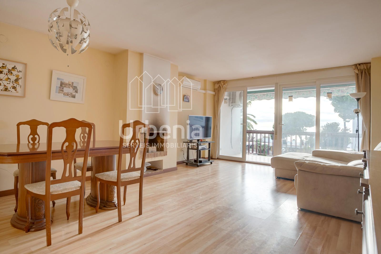 Sala d'estar de Pis en venda en Sant Andreu de Llavaneres amb Aire condicionat, Calefacció i Terrassa