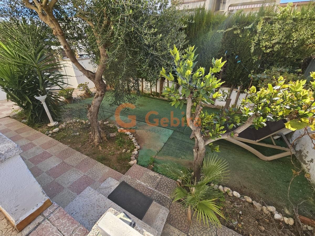 Jardí de Planta baixa de lloguer en Cunit amb Terrassa i Piscina comunitària