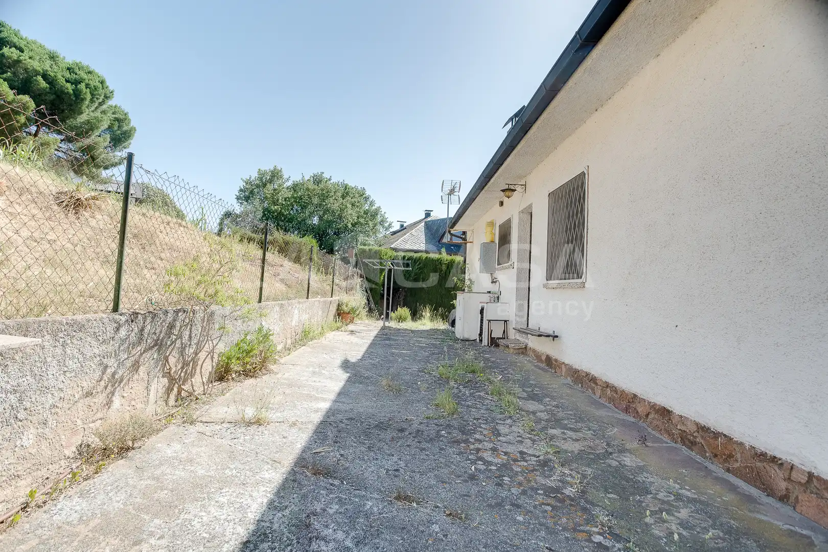 Vista exterior de Casa o xalet en venda en Llinars del Vallès amb Jardí privat, Forn i Internet