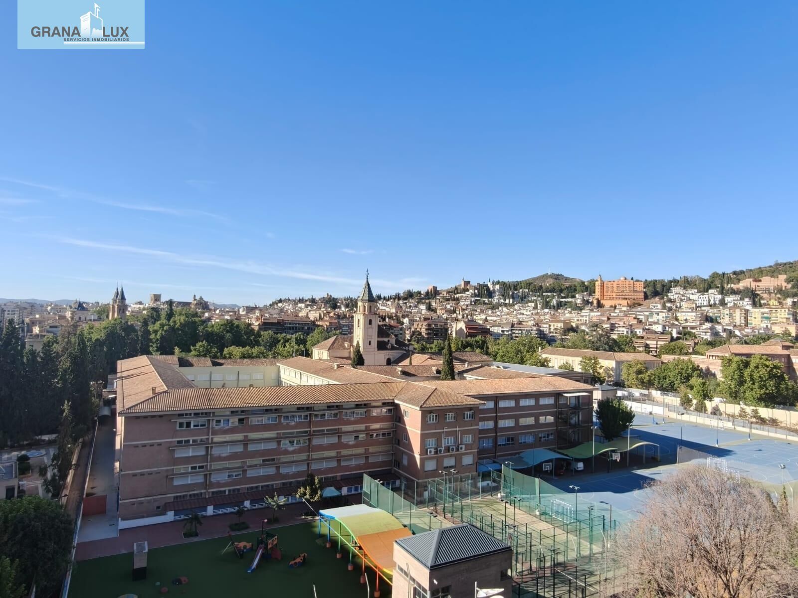 Vista exterior de Pis de lloguer en  Granada Capital amb Calefacció