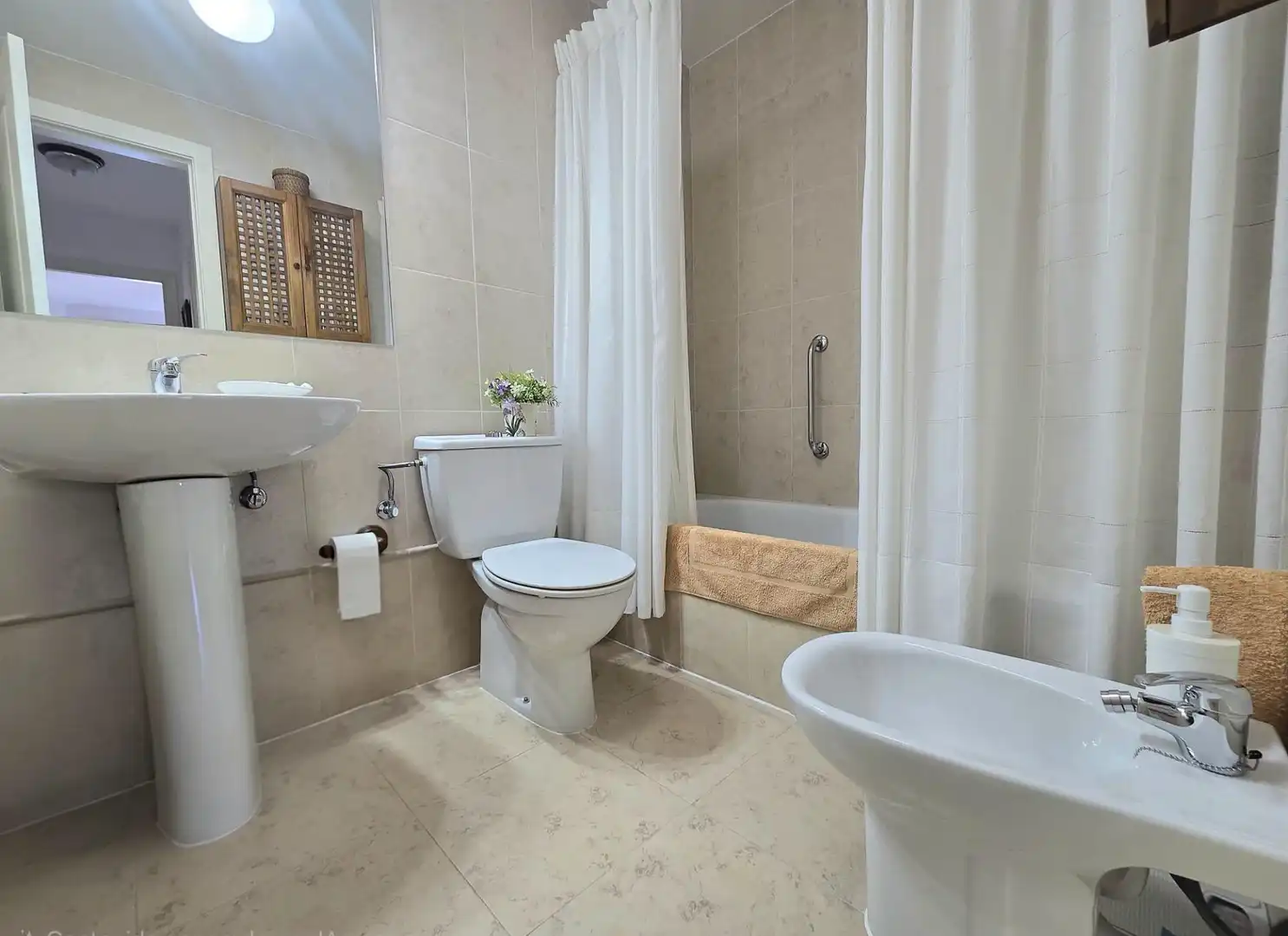 Baño de Piso en venta en Fuengirola con Aire acondicionado, Jardín privado y Terraza