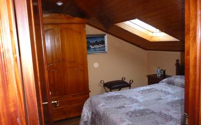 Bedroom of House or chalet for sale in Pontevedra Capital   with Terrace and Balcony