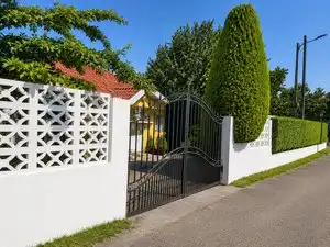 Vista exterior de Casa o xalet en venda en A Cañiza   amb Calefacció, Jardí privat i Terrassa