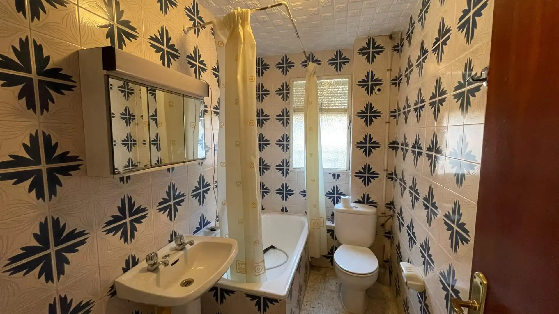 Bathroom of Apartments for sale in Lanjarón, Granada