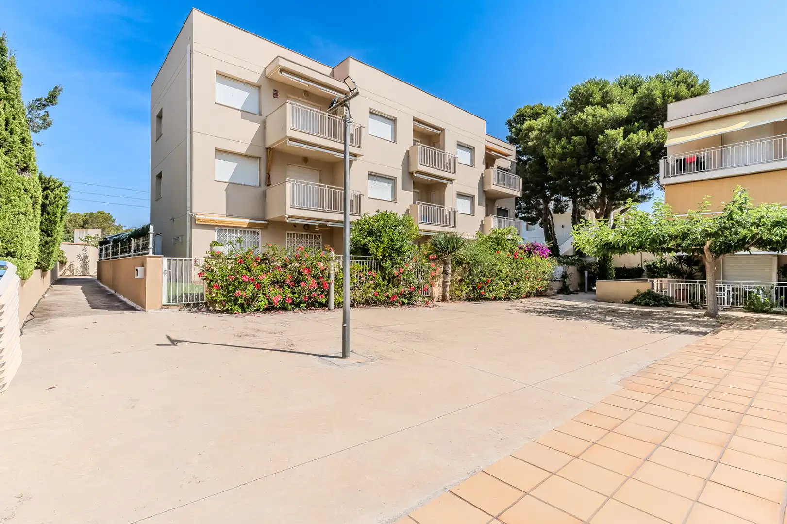 Vista exterior de Piso en venta en L'Ampolla con Aire acondicionado, Calefacción y Jardín privado