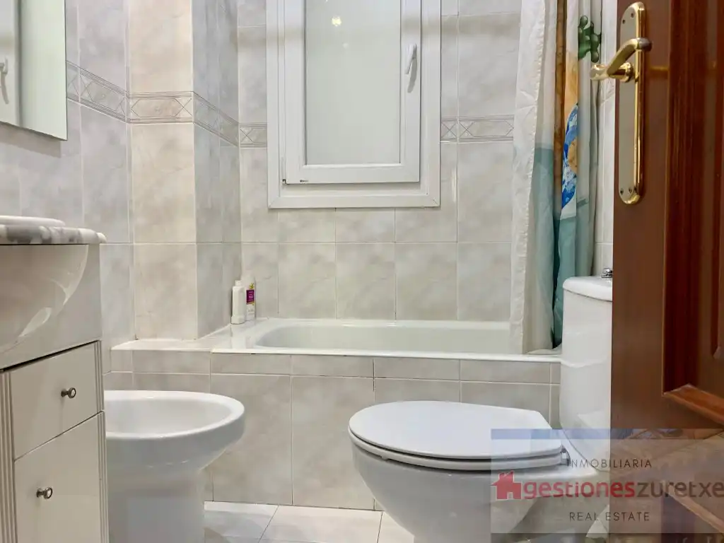 Bathroom of Flat for sale in Bilbao   with Furnished