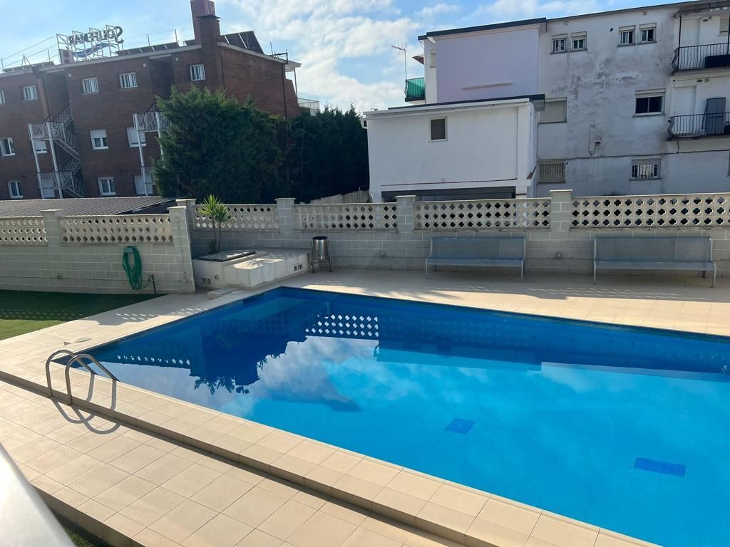 Piscina de Dúplex de lloguer en Castelldefels amb Aire condicionat, Calefacció i Terrassa