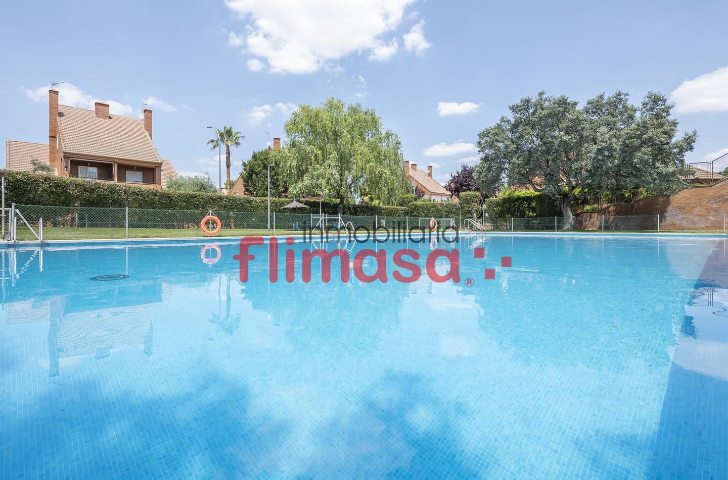 Piscina de Casa adosada en venda en Villaviciosa de Odón amb Calefacció, Jardí privat i Parquet