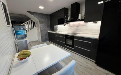 Kitchen of Single-family semi-detached for sale in Fuenlabrada  with Air Conditioner, Private garden and Storage room