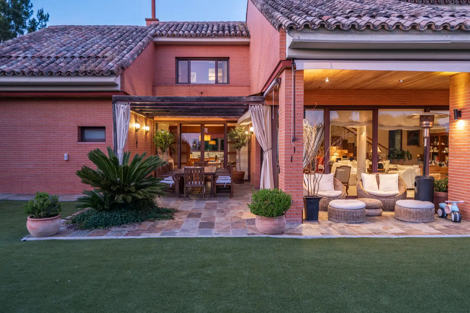 Terrassa de Casa o xalet en venda en Las Rozas de Madrid amb Aire condicionat, Calefacció i Jardí privat