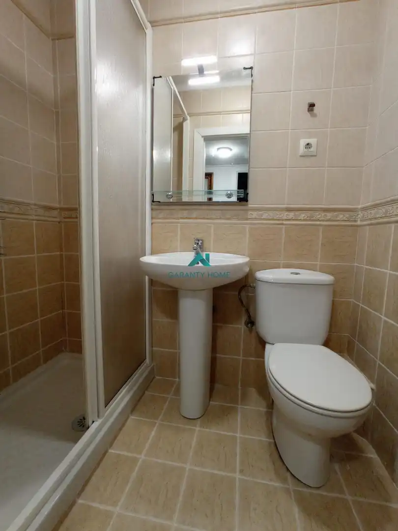 Baño de Estudio de alquiler en Laredo con Terraza y Amueblado
