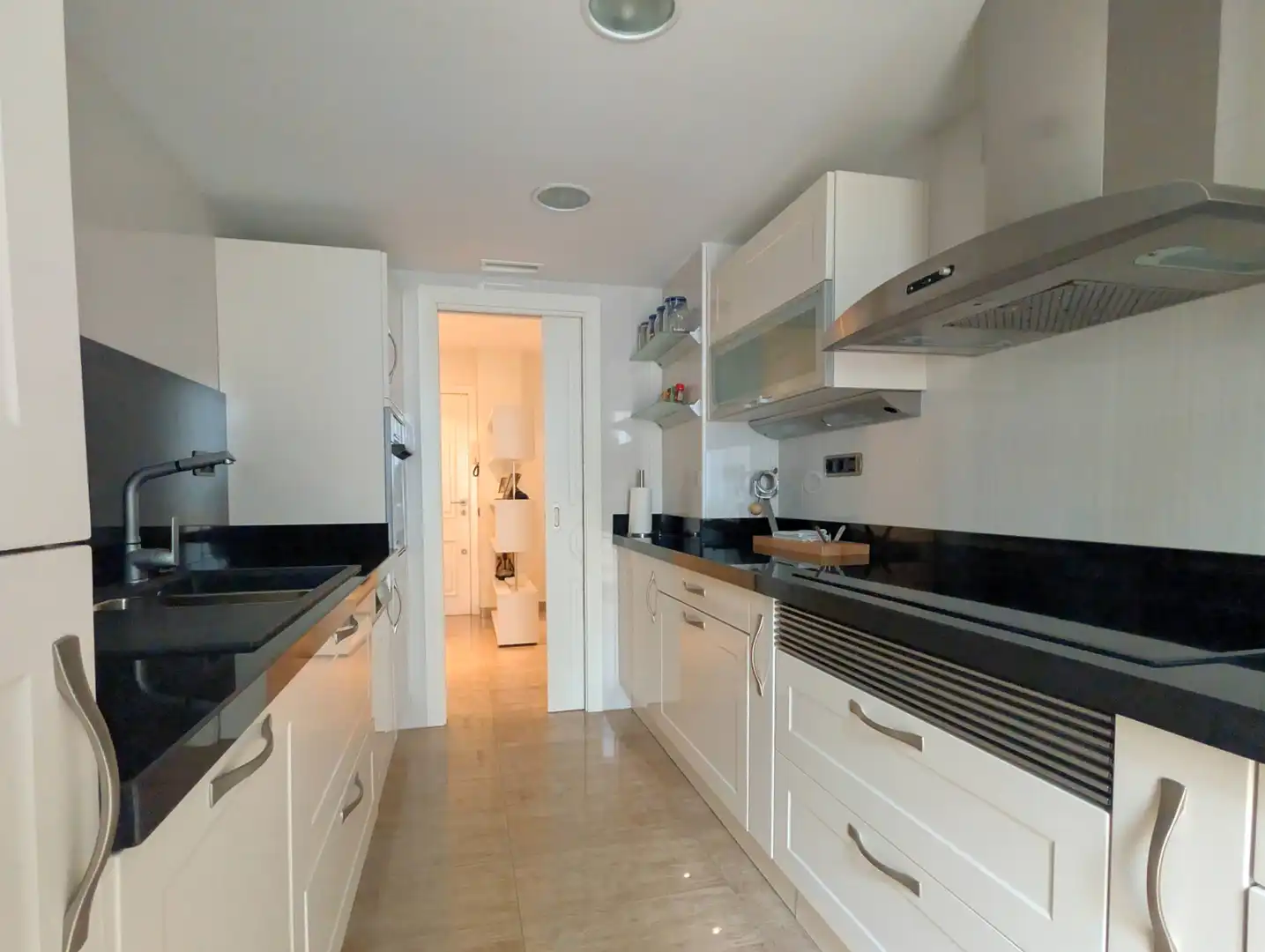 Cocina de Planta baja en venta en Castell d'Aro, Platja d'Aro i s'Agaró con Aire acondicionado, Calefacción y Jardín privado