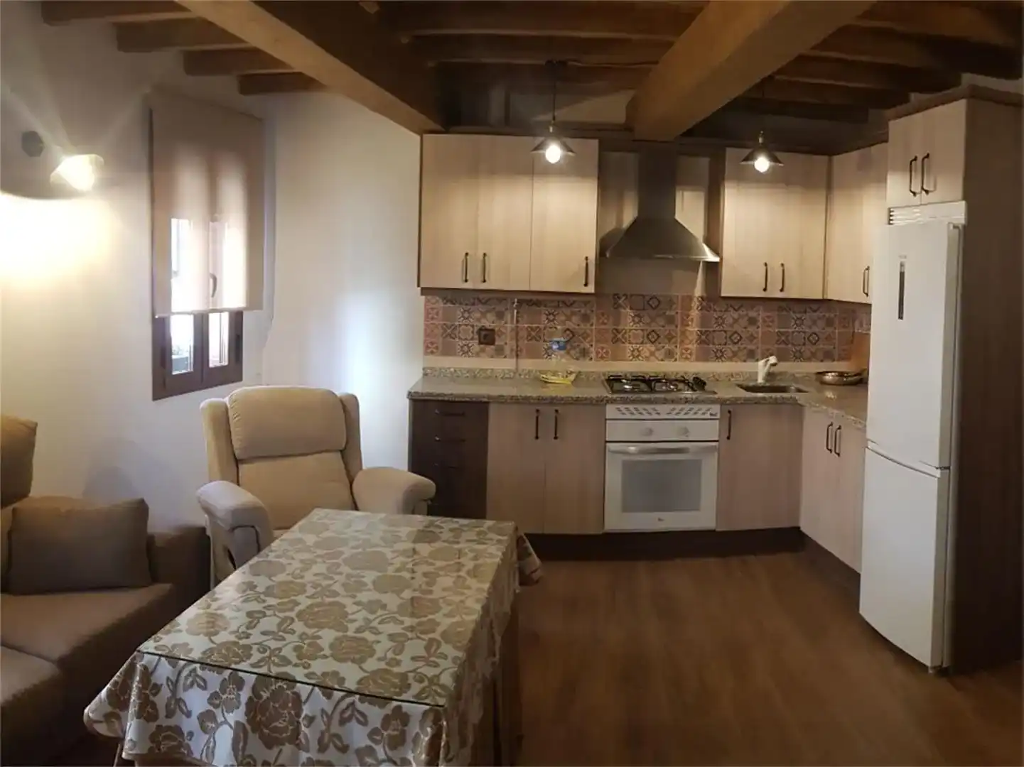 Cuina de Casa adosada en venda en Valdastillas amb Aire condicionat, Moblat i Forn