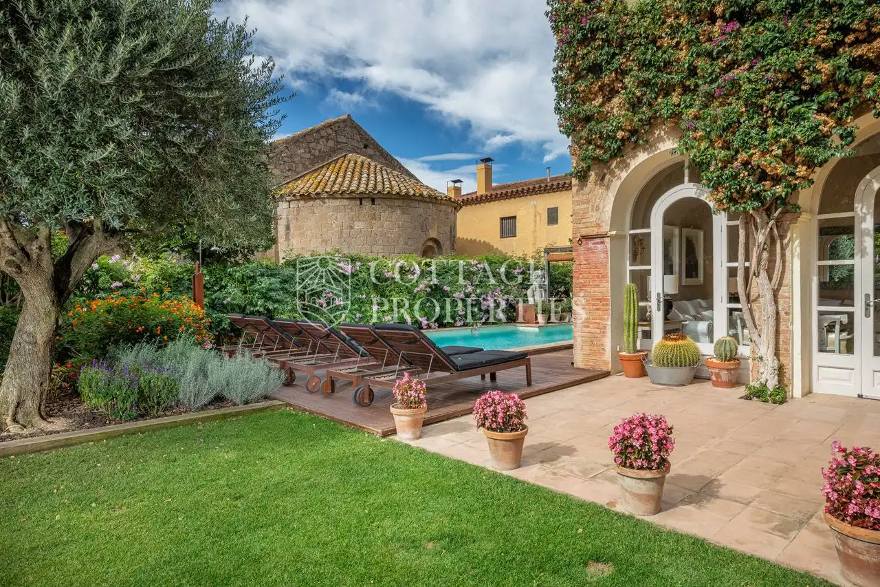 Vista exterior de Finca rústica en venta en Torroella de Fluvià con Aire acondicionado, Jardín privado y Terraza